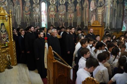 Momente de recunoştinţă pentru Episcopul Melchisedec Ştefănescu, la Seminarul Teologic din Galaţi – fotografia 10