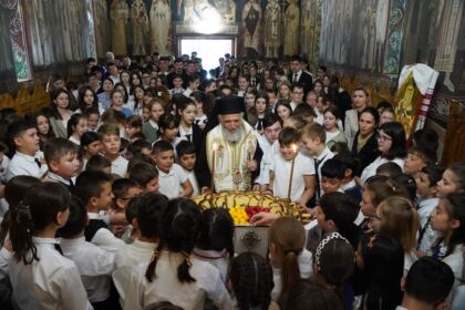 Momente de recunoştinţă pentru Episcopul Melchisedec Ştefănescu, la Seminarul Teologic din Galaţi – fotografia 13