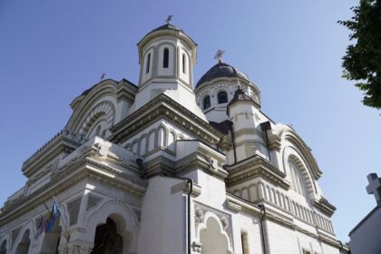 Rugăciune, comuniune şi manifestare a iubirii fraterne în Arhiepiscopia Dunării de Jos – fotografia 1