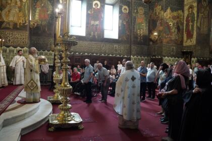 Rugăciune, comuniune şi manifestare a iubirii fraterne în Arhiepiscopia Dunării de Jos – fotografia 14