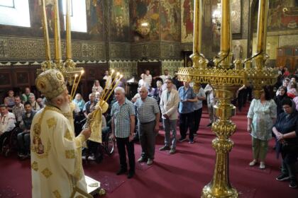 Rugăciune, comuniune şi manifestare a iubirii fraterne în Arhiepiscopia Dunării de Jos – fotografia 19