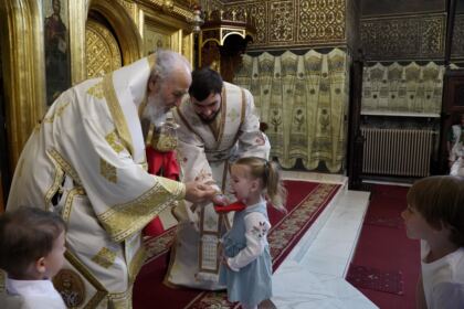 Rugăciune, comuniune şi manifestare a iubirii fraterne în Arhiepiscopia Dunării de Jos – fotografia 27