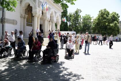 Rugăciune, comuniune şi manifestare a iubirii fraterne în Arhiepiscopia Dunării de Jos – fotografia 37