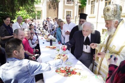 Rugăciune, comuniune şi manifestare a iubirii fraterne în Arhiepiscopia Dunării de Jos – fotografia 42