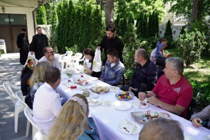 Rugăciune, comuniune şi manifestare a iubirii fraterne în Arhiepiscopia Dunării de Jos – fotografia 49