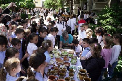 Zi de mare bucurie pentru copii la Aşezământul „Sf. Vasile cel Mare“ – fotografia 16