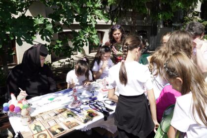 Zi de mare bucurie pentru copii la Aşezământul „Sf. Vasile cel Mare“ – fotografia 28