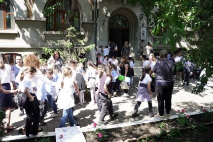 Zi de mare bucurie pentru copii la Aşezământul „Sf. Vasile cel Mare“ – fotografia 31