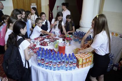 Zi de mare bucurie pentru copii la Aşezământul „Sf. Vasile cel Mare“ – fotografia 36