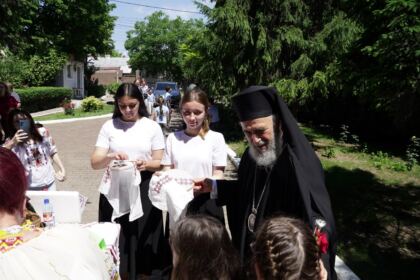 Zi de mare bucurie pentru copii la Aşezământul „Sf. Vasile cel Mare“ – fotografia 44