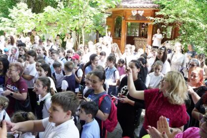 Zi de mare bucurie pentru copii la Aşezământul „Sf. Vasile cel Mare“ – fotografia 68