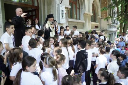 Zi de mare bucurie pentru copii la Aşezământul „Sf. Vasile cel Mare“ – fotografia 69