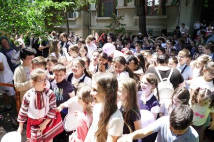 Zi de mare bucurie pentru copii la Aşezământul „Sf. Vasile cel Mare“ – fotografia 71
