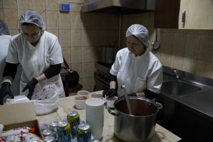Acţiune social-filantropică pentru semenii cu nevoi speciale din judeţul Brăila – fotografia 10