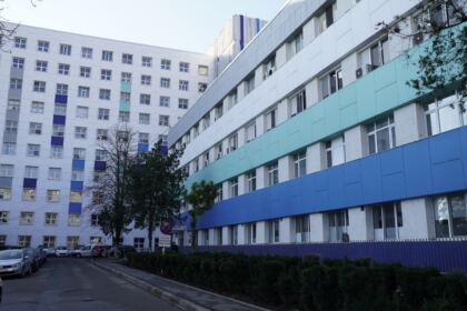 Rugăciune şi binecuvântare pentru bolnavii şi cadrele medicale de la Spitalul „Sf. Ap. Andrei“ din Galaţi – fotografia 2