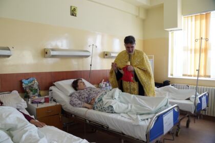 Rugăciune şi binecuvântare pentru bolnavii şi cadrele medicale de la Spitalul „Sf. Ap. Andrei“ din Galaţi – fotografia 7