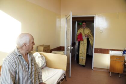 Rugăciune şi binecuvântare pentru bolnavii şi cadrele medicale de la Spitalul „Sf. Ap. Andrei“ din Galaţi – fotografia 8
