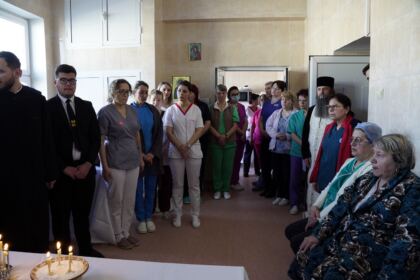 Rugăciune şi binecuvântare pentru bolnavii şi cadrele medicale de la Spitalul „Sf. Ap. Andrei“ din Galaţi – fotografia 13