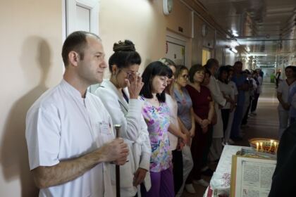 Rugăciune şi binecuvântare pentru bolnavii şi cadrele medicale de la Spitalul „Sf. Ap. Andrei“ din Galaţi – fotografia 19