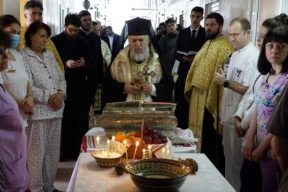 Rugăciune şi binecuvântare pentru bolnavii şi cadrele medicale de la Spitalul „Sf. Ap. Andrei“ din Galaţi – fotografia 22