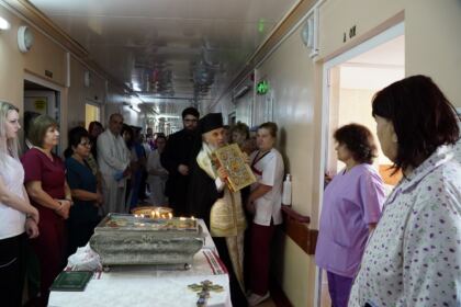 Rugăciune şi binecuvântare pentru bolnavii şi cadrele medicale de la Spitalul „Sf. Ap. Andrei“ din Galaţi – fotografia 29