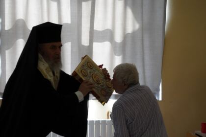 Rugăciune şi binecuvântare pentru bolnavii şi cadrele medicale de la Spitalul „Sf. Ap. Andrei“ din Galaţi – fotografia 30