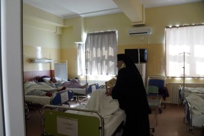 Rugăciune şi binecuvântare pentru bolnavii şi cadrele medicale de la Spitalul „Sf. Ap. Andrei“ din Galaţi – fotografia 31