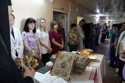 Rugăciune şi binecuvântare pentru bolnavii şi cadrele medicale de la Spitalul „Sf. Ap. Andrei“ din Galaţi – fotografia 32