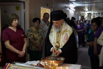 Rugăciune şi binecuvântare pentru bolnavii şi cadrele medicale de la Spitalul „Sf. Ap. Andrei“ din Galaţi – fotografia 34