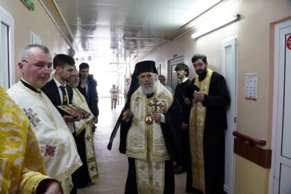 Rugăciune şi binecuvântare pentru bolnavii şi cadrele medicale de la Spitalul „Sf. Ap. Andrei“ din Galaţi – fotografia 37