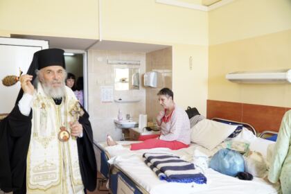 Rugăciune şi binecuvântare pentru bolnavii şi cadrele medicale de la Spitalul „Sf. Ap. Andrei“ din Galaţi – fotografia 38