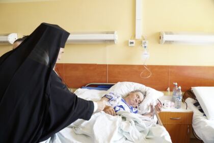 Rugăciune şi binecuvântare pentru bolnavii şi cadrele medicale de la Spitalul „Sf. Ap. Andrei“ din Galaţi – fotografia 46