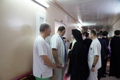 Rugăciune şi binecuvântare pentru bolnavii şi cadrele medicale de la Spitalul „Sf. Ap. Andrei“ din Galaţi – fotografia 47