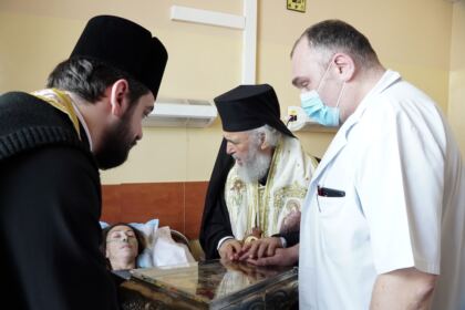 Rugăciune şi binecuvântare pentru bolnavii şi cadrele medicale de la Spitalul „Sf. Ap. Andrei“ din Galaţi – fotografia 50