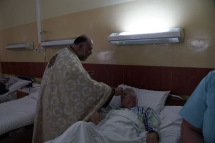 Rugăciune şi binecuvântare pentru bolnavii şi cadrele medicale de la Spitalul „Sf. Ap. Andrei“ din Galaţi – fotografia 51