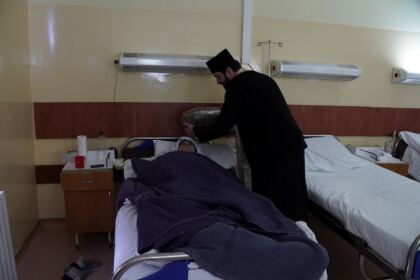 Rugăciune şi binecuvântare pentru bolnavii şi cadrele medicale de la Spitalul „Sf. Ap. Andrei“ din Galaţi – fotografia 52