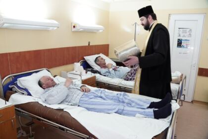 Rugăciune şi binecuvântare pentru bolnavii şi cadrele medicale de la Spitalul „Sf. Ap. Andrei“ din Galaţi – fotografia 53