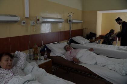 Rugăciune şi binecuvântare pentru bolnavii şi cadrele medicale de la Spitalul „Sf. Ap. Andrei“ din Galaţi – fotografia 54