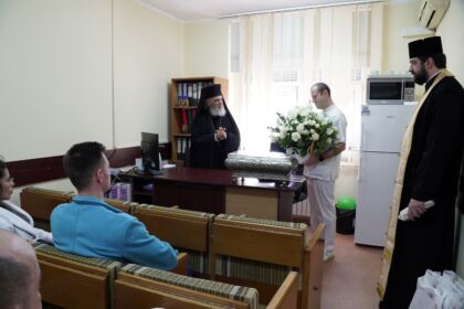 Rugăciune şi binecuvântare pentru bolnavii şi cadrele medicale de la Spitalul „Sf. Ap. Andrei“ din Galaţi – fotografia 57