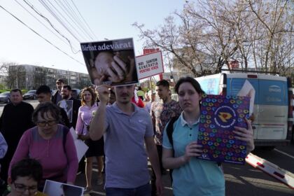 Ediţia a 14-a a „Marşului pentru viaţă“ în Arhiepiscopia Dunării de Jos – fotografia 8