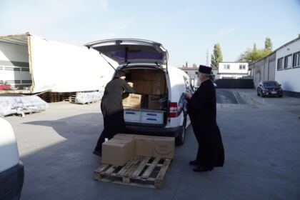 Daruri pentru sinistraţii din judeţul Galaţi din partea Mănăstirii Hadâmbu – fotografia 21