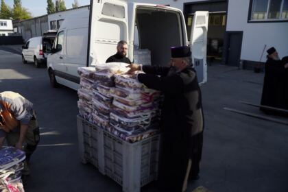 Daruri pentru sinistraţii din judeţul Galaţi din partea Mănăstirii Hadâmbu – fotografia 31