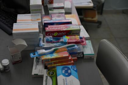 Caravană medicală şi daruri pentru sinistraţi – fotografia 1