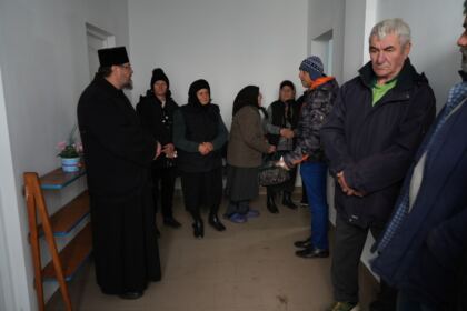 Caravană medicală şi daruri pentru sinistraţi – fotografia 4