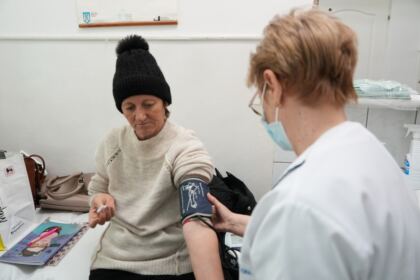 Caravană medicală şi daruri pentru sinistraţi – fotografia 6