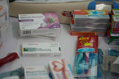 Caravană medicală şi daruri pentru sinistraţi – fotografia 13