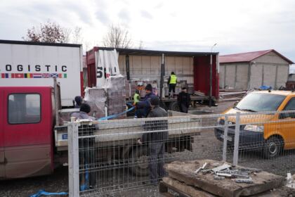 Caravană medicală şi daruri pentru sinistraţi – fotografia 18