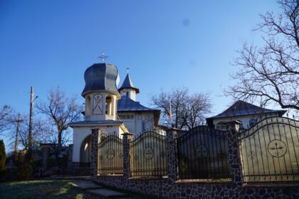 Slujire arhierească şi caravane medicale în Arhiepiscopia Dunării de Jos – fotografia 2