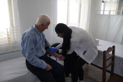 Slujire arhierească şi caravane medicale în Arhiepiscopia Dunării de Jos – fotografia 4