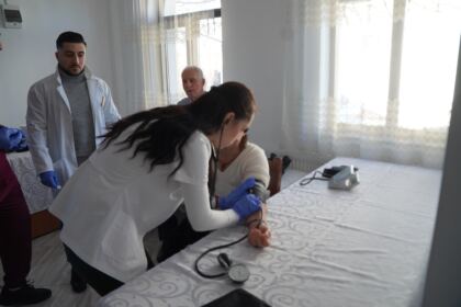 Slujire arhierească şi caravane medicale în Arhiepiscopia Dunării de Jos – fotografia 5